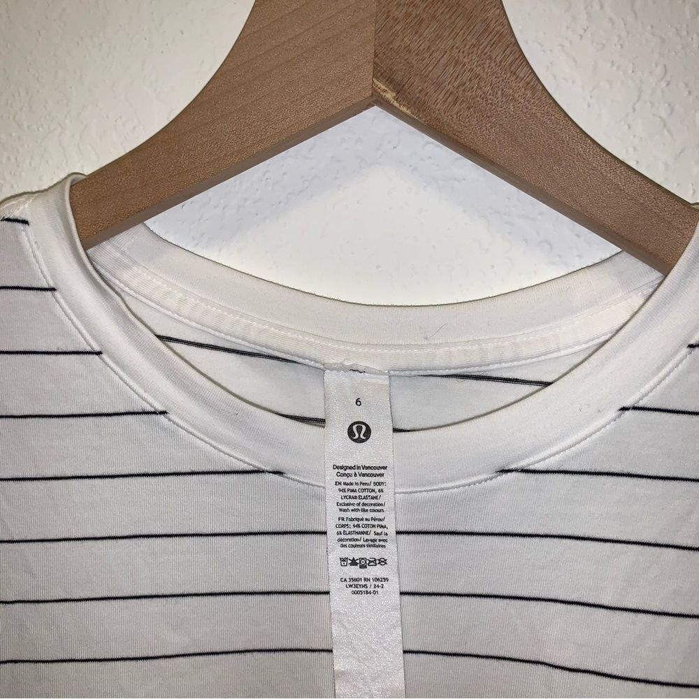Lululemon Love Crewneck Curved Hem Striped T Shirt size 6 - Picture 6 of 7